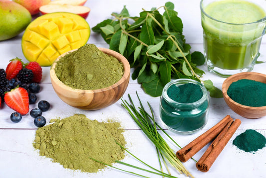 Moringa, Gerstengras und Spirulina im Jahreszeitenvergleich