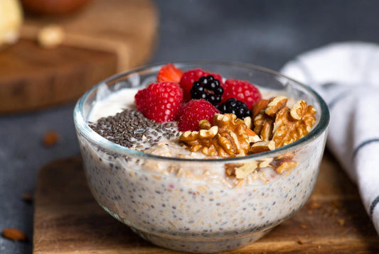 Recette d'avoine trempée toute la nuit avec des graines de chia et des noix