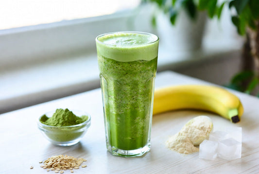Veganer Frühstücks-Shake mit Moringa und Erbsenprotein