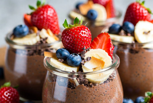 Veganer Schoko-Chia-Pudding mit Kakaopulver und Kokosblütenzucker