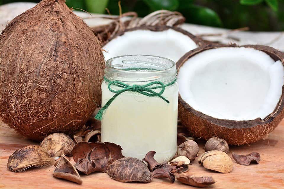 Kokos-Peeling für trockene Haut selber machen